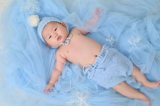 文山两个半月宝宝发育标准